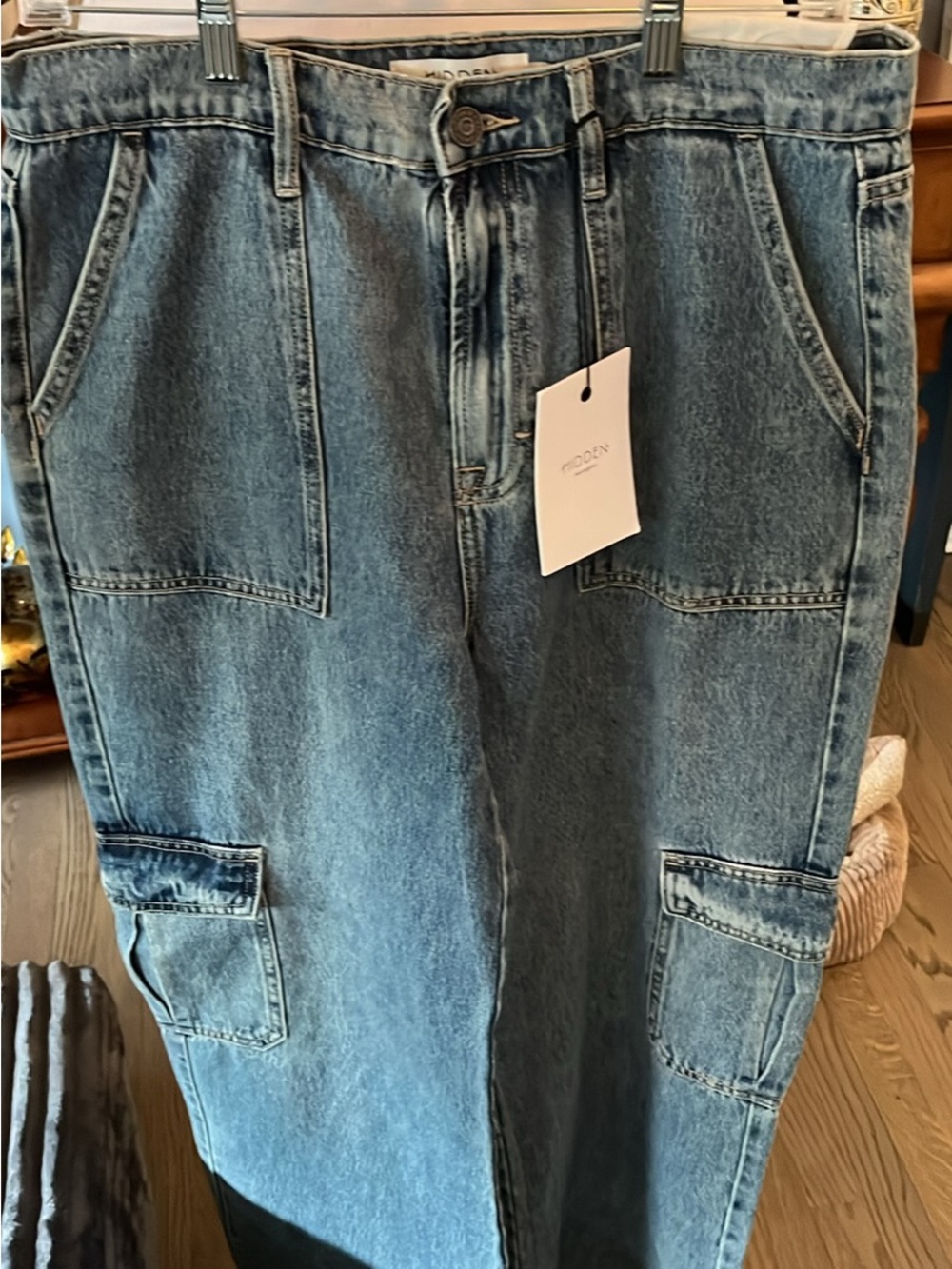 High-Rise Wide-Leg Cargo Jeans in Washed Blue